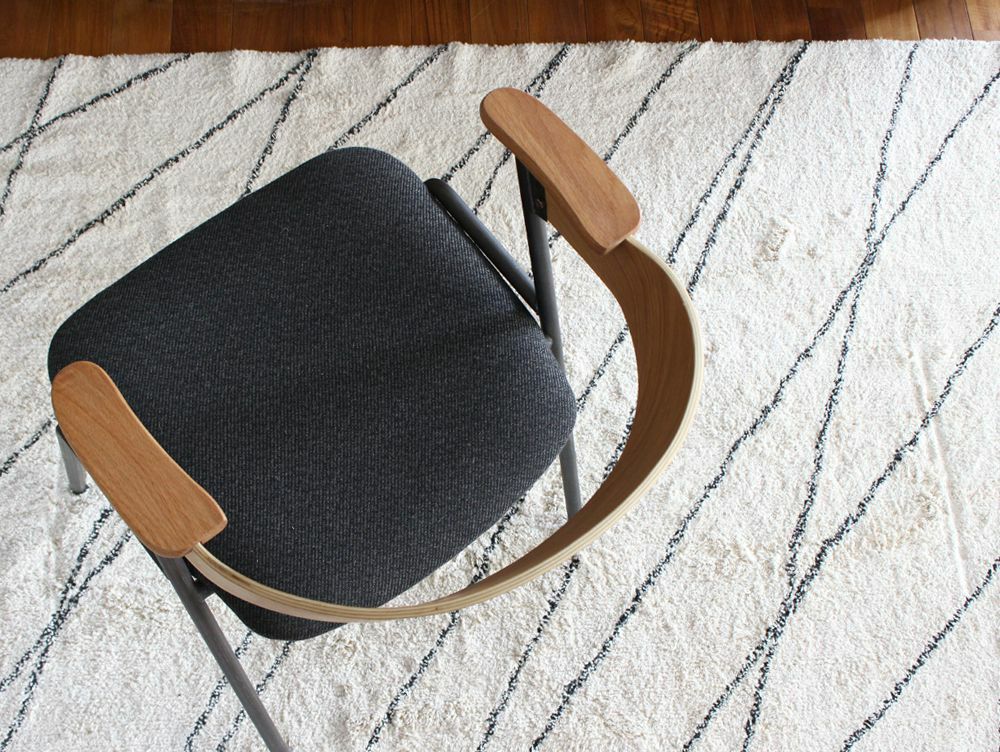 ダニス ショートアームチェア アームナチュラル アイアン ダイニング