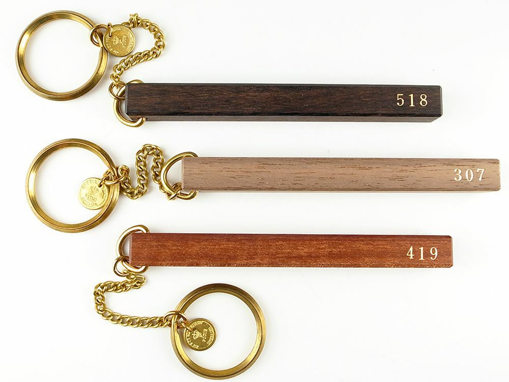 受注生産] ピクス ウッド ホテル キーホルダー 両面箔押し | 家具