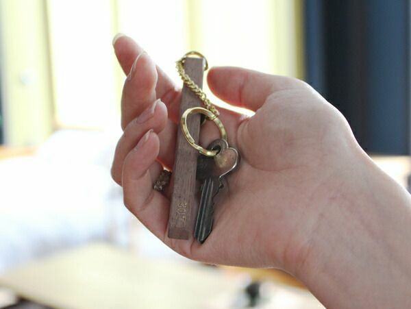 受注生産] ピクス ウッド ホテル キーホルダー 両面箔押し | 家具