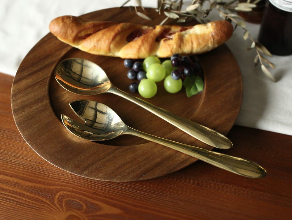 パーティーシーンに合うBRASSのサラダサーバー | 家具・インテリア a