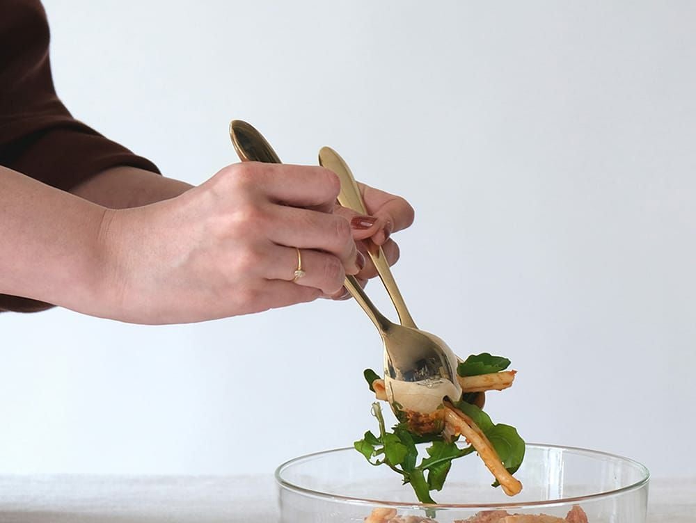 パーティーシーンに合うBRASSのサラダサーバー | 家具・インテリア a