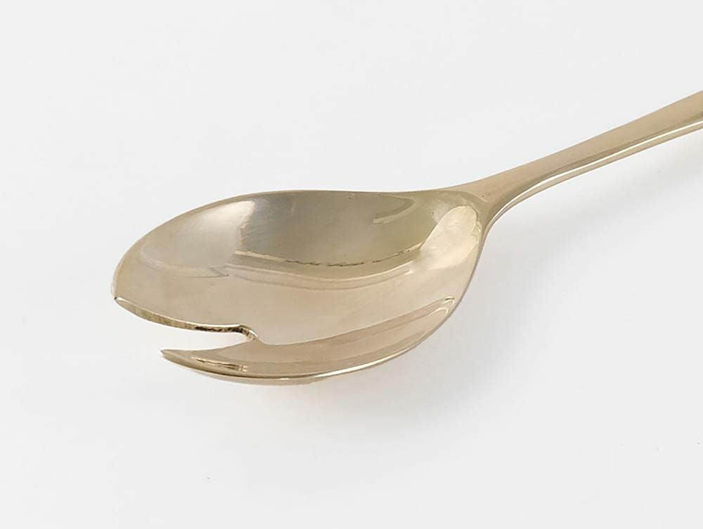 パーティーシーンに合うBRASSのサラダサーバー | 家具・インテリア a